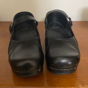 [SOLD] Dansko clogs